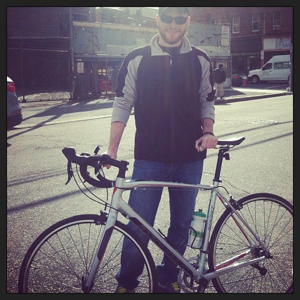 รูปภาพถ่ายที่ Grove Street Bicycles โดย Mary Z. เมื่อ 3/23/2013