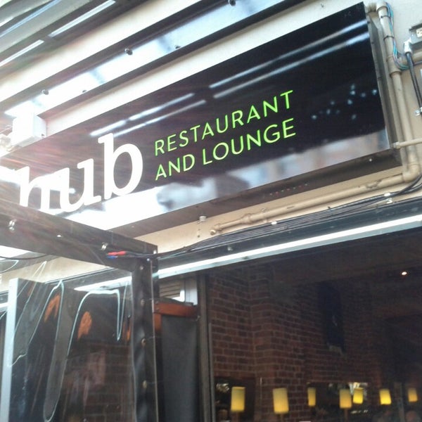 รูปภาพถ่ายที่ Hub Restaurant &amp; Lounge โดย Norman D. เมื่อ 3/29/2013