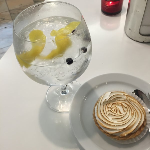 G&T is just fine, bakery is tasty, a bit oversweet but not much. Reliable place :)