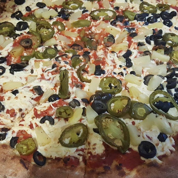 Das Foto wurde bei Laventina&#39;s Big Cheese Pizza von Michelle M. am 8/20/2016 aufgenommen