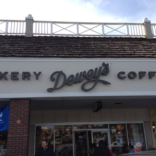 5/25/2013 tarihinde Jamil S.ziyaretçi tarafından Dewey&#39;s Bakery'de çekilen fotoğraf