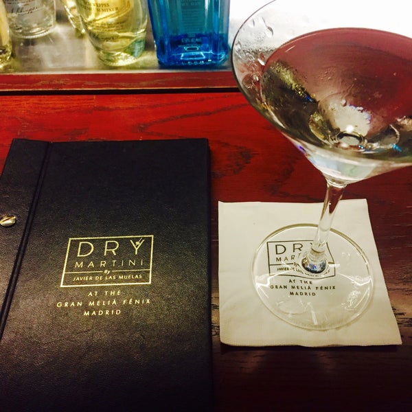 Foto scattata a DRY Martini Bar da Jessica j. il 9/1/2016