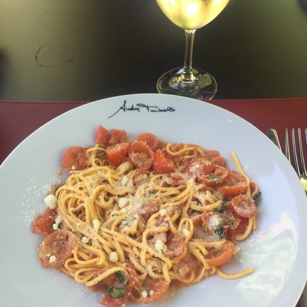 One of the best simple pasta dishes I've had in madrid. The Summer Spaghetti was delicious.