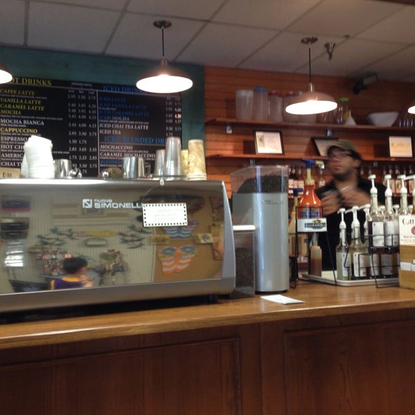 รูปภาพถ่ายที่ Coffee Bar at Bailey&#39;s โดย RJ เมื่อ 6/15/2013