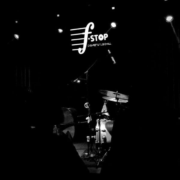 Foto tomada en F Stop Cabaret &amp; Musichall  por Gamze Ö. el 5/16/2019