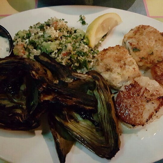 Foto scattata a Pismo&#39;s Coastal Grill da Carlo 🍙 S. il 12/27/2015