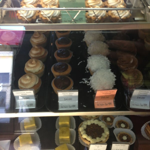 1/19/2013 tarihinde Dan N.ziyaretçi tarafından The Happy Tart Gluten Free Bakery'de çekilen fotoğraf