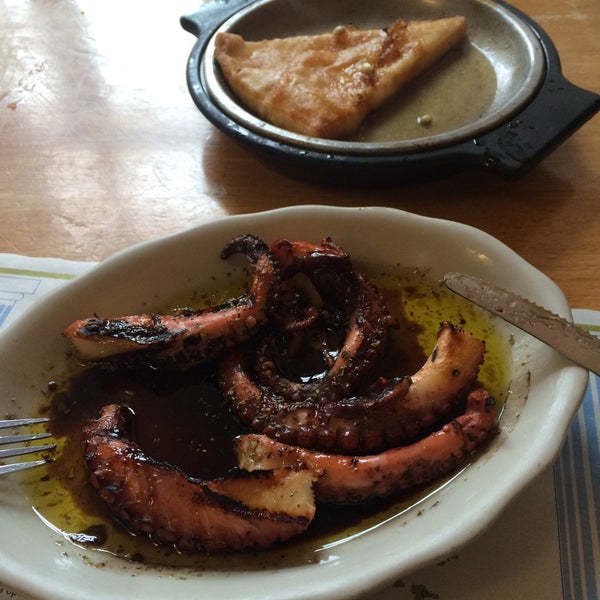 Foto tomada en Uncle Nick&#39;s Greek Restaurant on 8th Ave  por Sophia M. el 2/2/2015