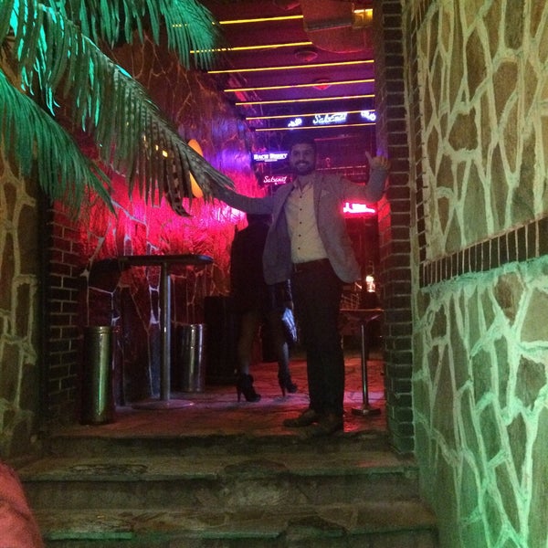 Foto tirada no(a) Salsanat Karaoke Bar por Mert Turgay em 11/13/2015