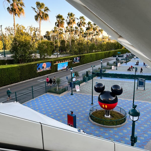 次での写真：Mickey & Friends Parking Structure The Anaheim Resort 32312人の