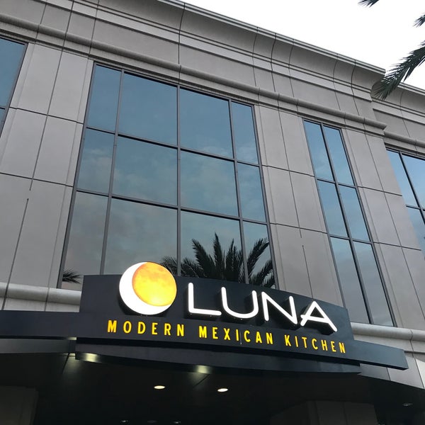 7/25/2021 tarihinde Lena K.ziyaretçi tarafından Luna Modern Mexican Kitchen'de çekilen fotoğraf