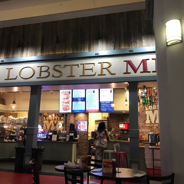 Photo taken at Lobster ME by Lena K. on 5/12/2018