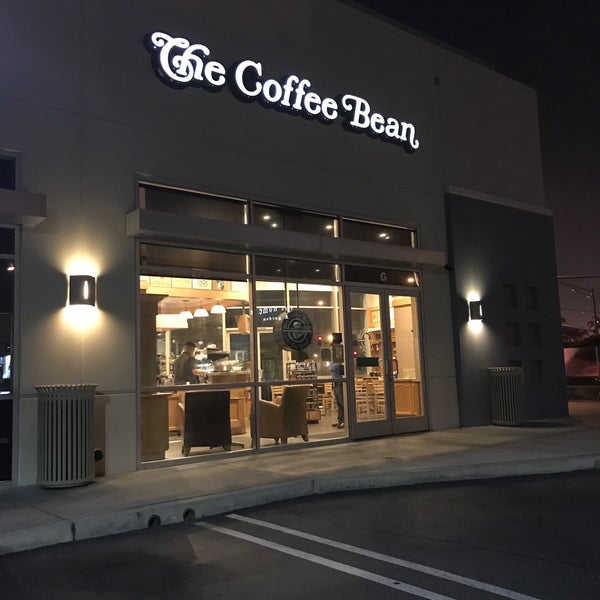 Photo prise au The Coffee Bean &amp; Tea Leaf par Lena K. le3/15/2017