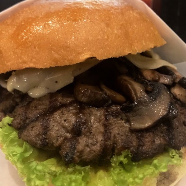 9/8/2018 tarihinde Asyraf A.ziyaretçi tarafından Burger On 16'de çekilen fotoğraf