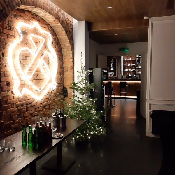 Foto diambil di Eliksir Restaurant &amp; Cocktail Bar oleh Sergei R. pada 12/17/2022