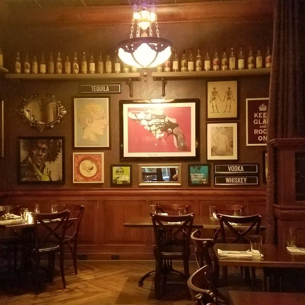 5/21/2018 tarihinde Amberziyaretçi tarafından Rumpus Room - A Bartolotta Gastropub'de çekilen fotoğraf