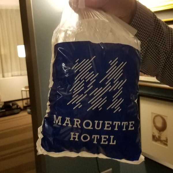 Снимок сделан в The Marquette Hotel, Curio Collection by Hilton пользователем Amber 4/20/2018