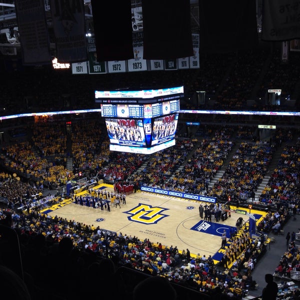 รูปภาพถ่ายที่ BMO Harris Bradley Center โดย Erica M. เมื่อ 12/6/2014