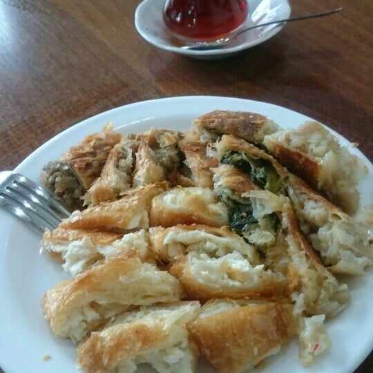 Özen Börek ve Tatlı Evi Anadolu Hisarı Körfez Cd. No4/A