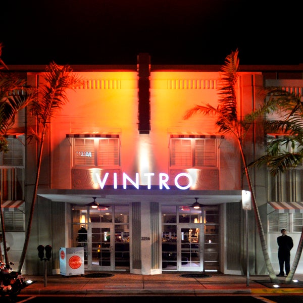 รูปภาพถ่ายที่ Vintro Hotel &amp; Kitchen โดย Vintro Hotel &amp; Kitchen เมื่อ 8/5/2014