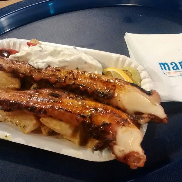 Foto scattata a Marin Seafood Grill da dizzy il 12/12/2014