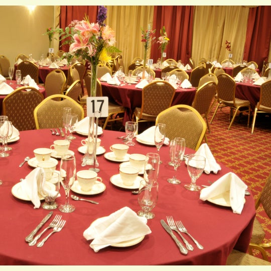 Снимок сделан в Tropical Paradise Ballroom, Banquet Hall &amp; Catering пользователем Tropical Paradise Ballroom, Banquet Hall &amp; Catering 8/1/2014