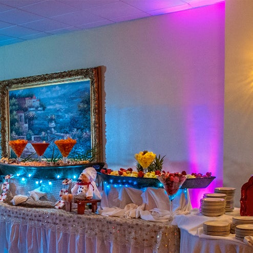 Foto diambil di Tropical Paradise Ballroom, Banquet Hall &amp; Catering oleh Tropical Paradise Ballroom, Banquet Hall &amp; Catering pada 8/1/2014