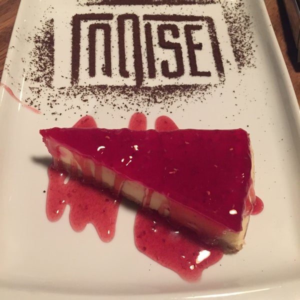 9/15/2015 tarihinde |\\|uni🦂ziyaretçi tarafından NOISE Brasserie &amp; Bar'de çekilen fotoğraf