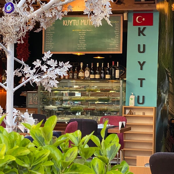 Photo prise au Kuytu Meze Balık par Türker A. le6/21/2021