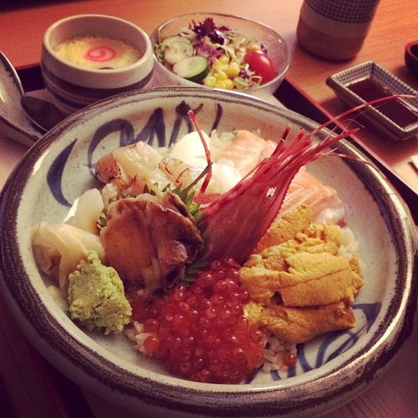 Photo taken at Habitat Japanese Restaurant 楠料理 by Ava L. on 1/4/2014