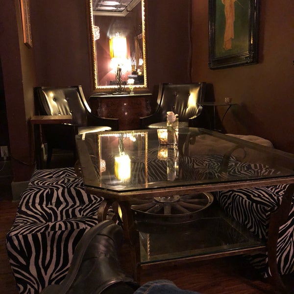 Foto tirada no(a) The Tin Lizzie Lounge por Michael E. em 1/15/2018