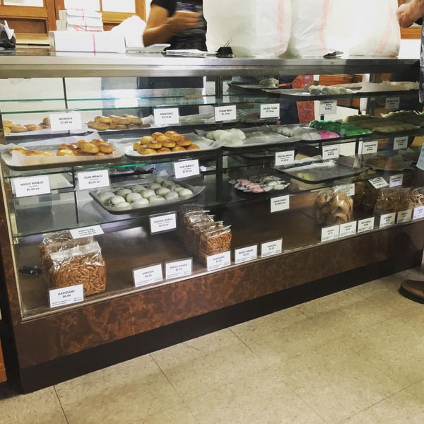 Photo taken at Nisshodo Candy Store by Stef Y. on 9/7/2016