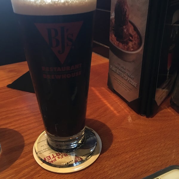Photo taken at BJ&#39;s Restaurant &amp; Brewhouse by Rex H. on 3/10/2018