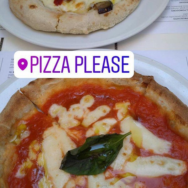 รูปภาพถ่ายที่ &quot;Pizza Please&quot; โดย Vassilina A. เมื่อ 8/31/2017