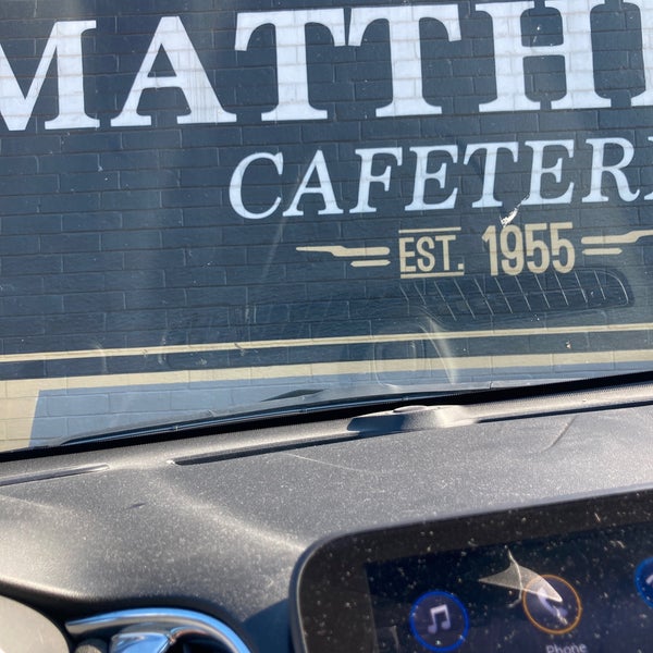 Foto tirada no(a) Matthews Cafeteria por John P. em 9/21/2022