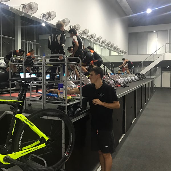 Большой московский триатлон. Триатлон центр москва. Триатлон центр красноярск. Триатлон центр. Ооо триатлон-центр.