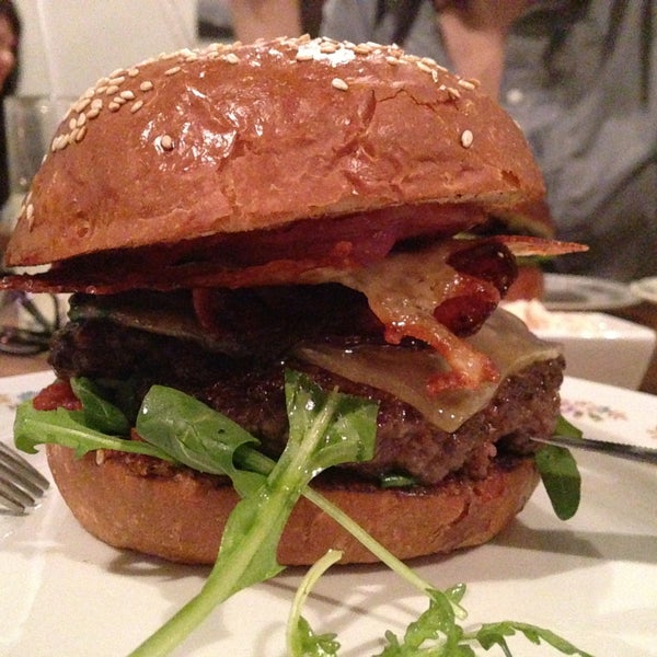 4/19/2013にJan M.がDish fine burger bistroで撮った写真