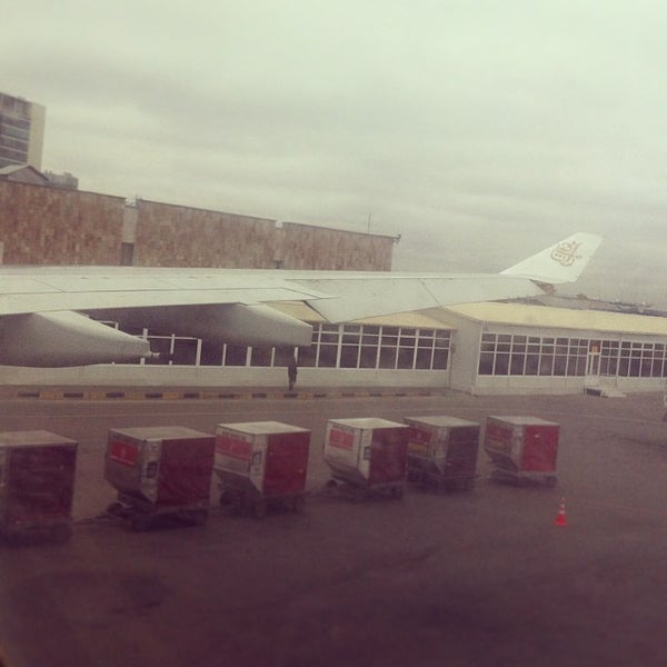 Рейс ek134 emirates. 131 дубай. Ek 132 emirates бизнес класс. А380 эмирейтс москва дубай. Emirates fly better.