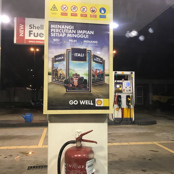 Photo taken at Shell by muhammad f. on 12/16/2018