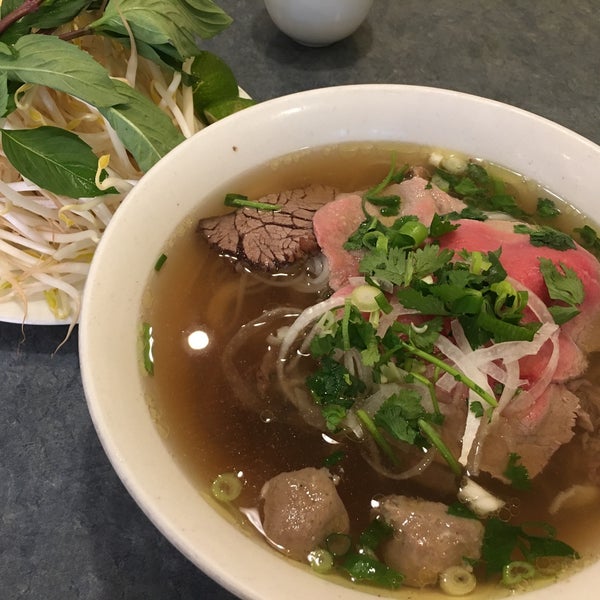 10/19/2018 tarihinde notnotziyaretçi tarafından New Dong Khanh Restaurant'de çekilen fotoğraf