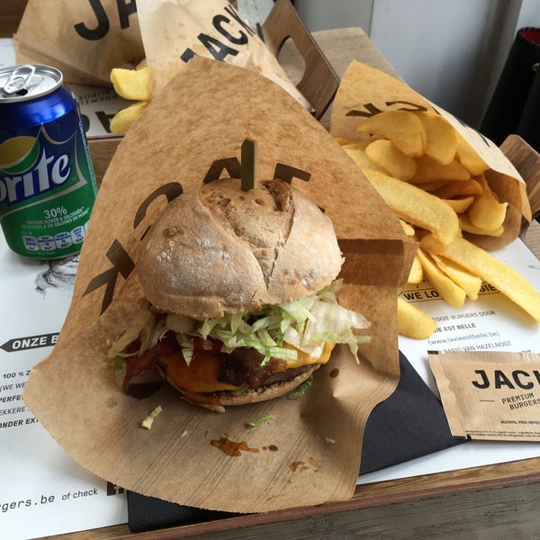 Photo taken at Jack Premium Burgers by Joel C. on 10/25/2016