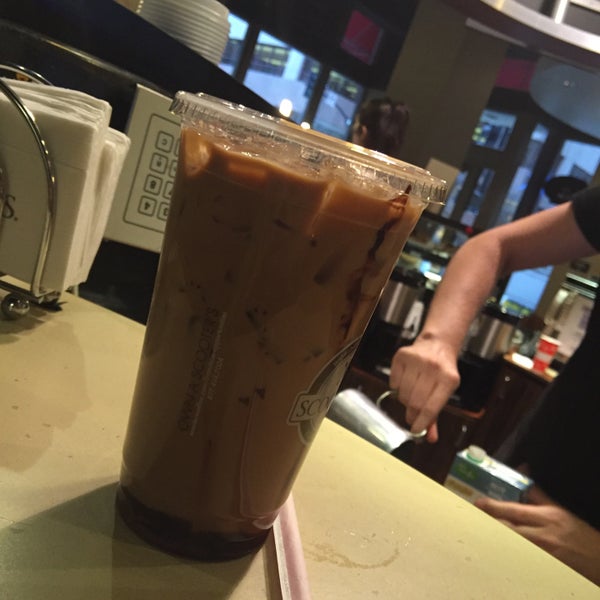 11/20/2015 tarihinde Melanie H.ziyaretçi tarafından Scooter&#39;s Coffee'de çekilen fotoğraf