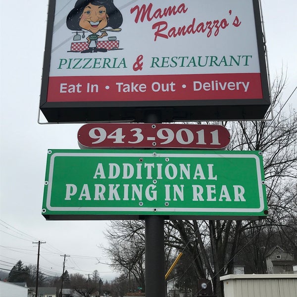 Photo taken at Mama Randazzo&#39;s Pizza &amp; Restaurant by Brent F. on 2/28/2021
