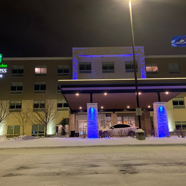 Photo taken at Holiday Inn Express &amp; Suites by Brent F. on 1/17/2022