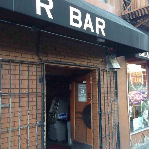 Resisting change is what R Bar does, and so it is with their decidedly retro jukebox. The bar has stood its ground since 1940, though today's crowd might be seen as collegiate and a bit rowdy.