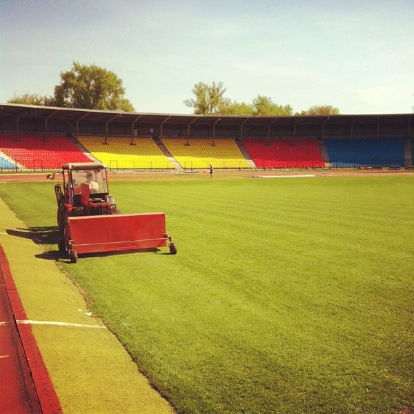 Стадион тульского арсенала фото. Стадион фк арсенал тула. Стадион тульский арсенал колонны мешают. Стадион фк арсенал тула. Стадион арсенал тула.