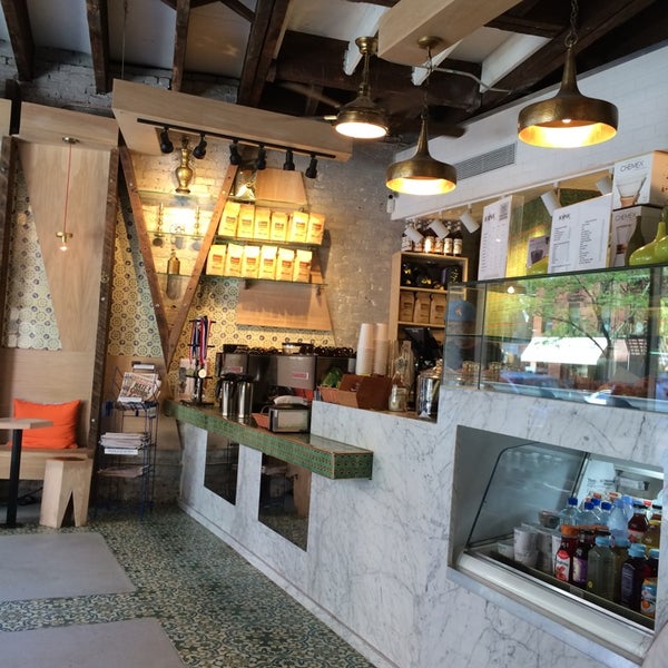 Foto tirada no(a) Iconic Café por Karim em 6/15/2014