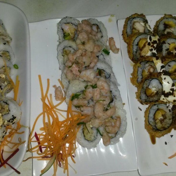 Foto tirada no(a) Sushi &amp; Cebiches por Fabriziio Z. em 12/28/2014