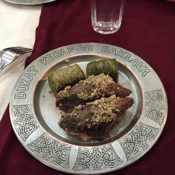 Снимок сделан в Turkish Restaurant Dukat пользователем 10UR®☑️🆒 12/5/2015