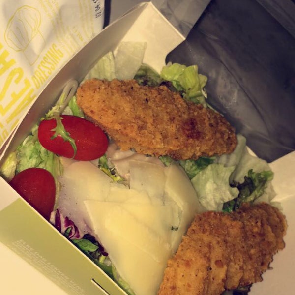 รูปภาพถ่ายที่ McDonald&#39;s โดย Aleyna D. เมื่อ 1/7/2015